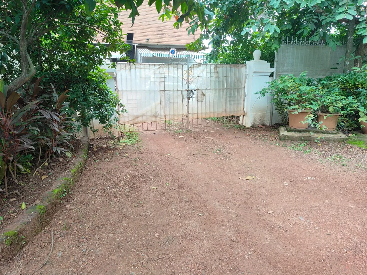 swing gate